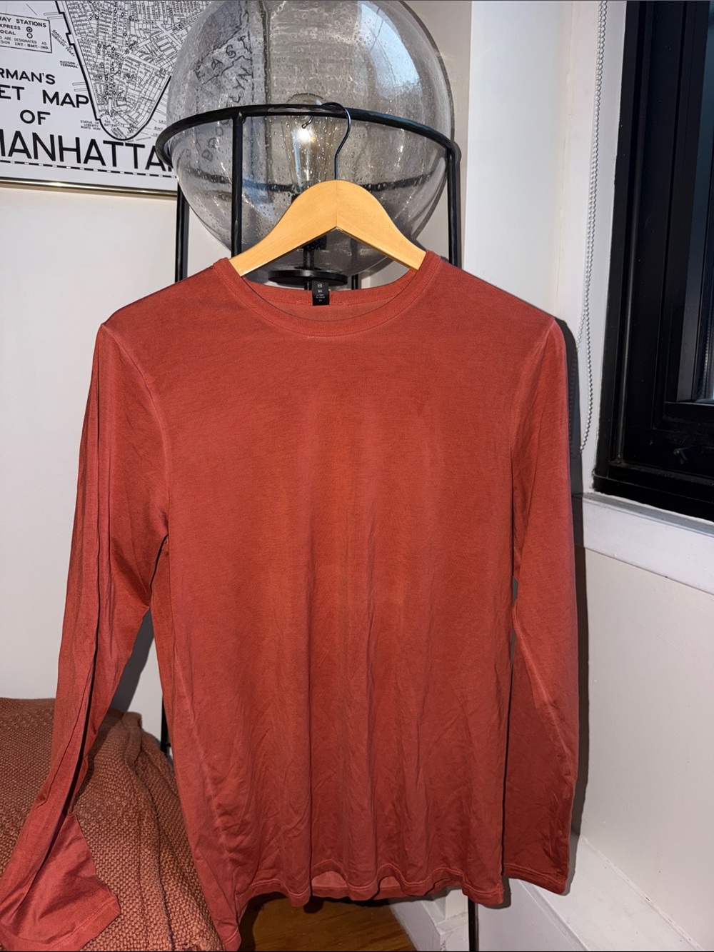 Lululemon XS Men's Long-Sleeve Crewneck lightweight Shirt - Rust